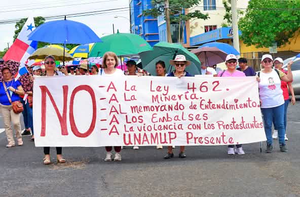 Las mujeres salieron a protestar en Panamá contra la minería y otras causas ambientales y sociales en Panamá