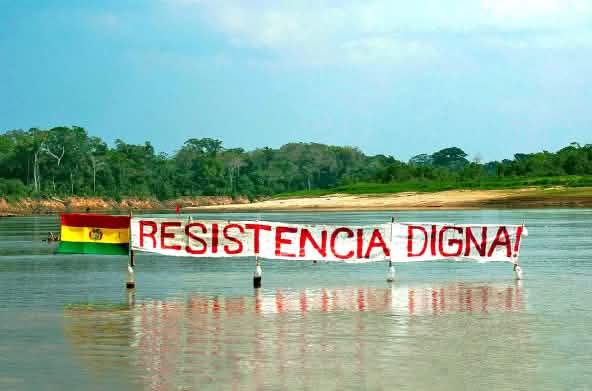 Pancarta con la leyenda "Resistencia Digna" en el TIPNIS