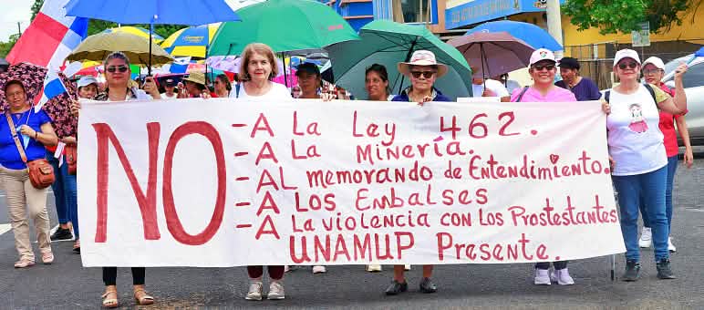 Marcha de las mujeres en Santiago de Veraguas, capital de la provincia de Veraguas Las mujeres salieron a protestar en Panamá contra la minería y otras causas ambientales y sociales en Panamá