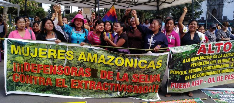 Manifestación de mujeres de la Amazonía contra las concesiones mineras y petroleras, Quito, marzo 2018 Mujeres de la Amazonía se manifiestan en Quito contra el extractivismo