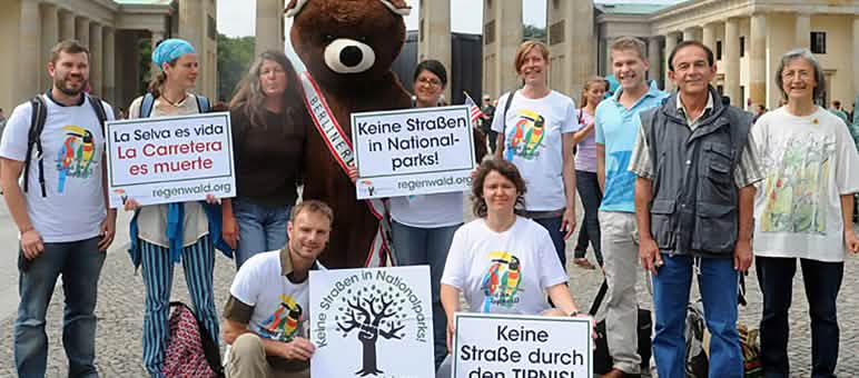 Entrega de firmas por el TIPNIS en Berlin