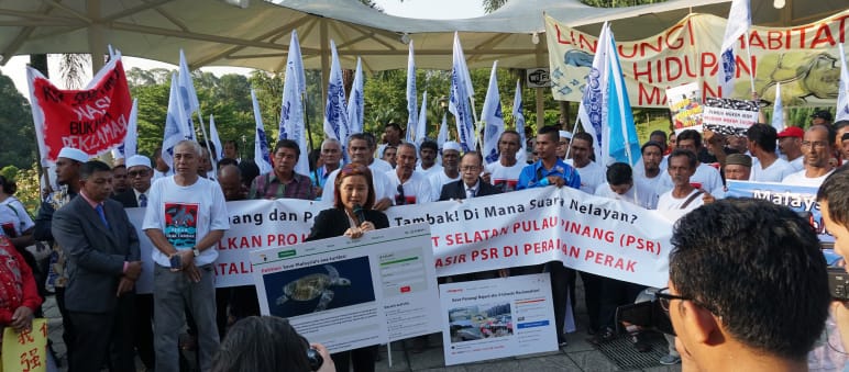 El 11 de julio de 2019, unas 400 personas protestaron y entregaron firmas en Penang al Parlamento de Malasia. Marcha al Parlamento de Malasia para protestar contra el proyecto de construcción en Penang South (PSR) propuesto por el gobierno de Penang.