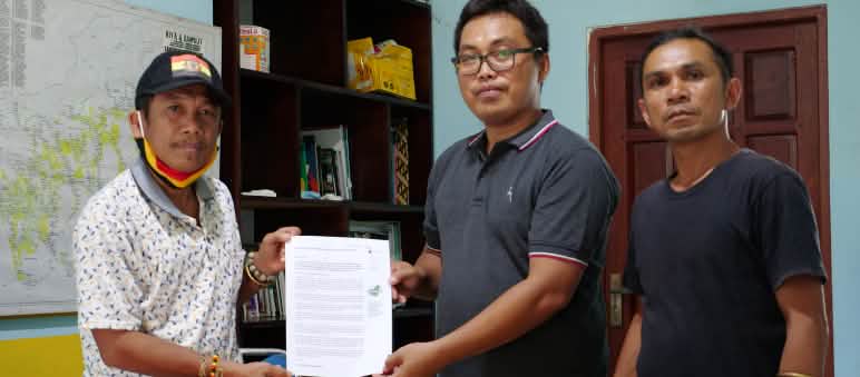 Effendi Buhing de Kinipan y Safrudin Mahendra de Save Our Borneo