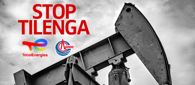 Las empresas TotalEnergies de Francia y CNOOC de China impulsan proyectos petrolíferos en Uganda Imagen en blanco y negro de maquinaria de extracción petrolera, con la leyenda Stop Tilenga y los logos en color de Total Energies y CNOOC en Uganda