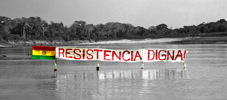 Pancarta "Resistencia Digna", en defensa del TIPNIS, Bolivia