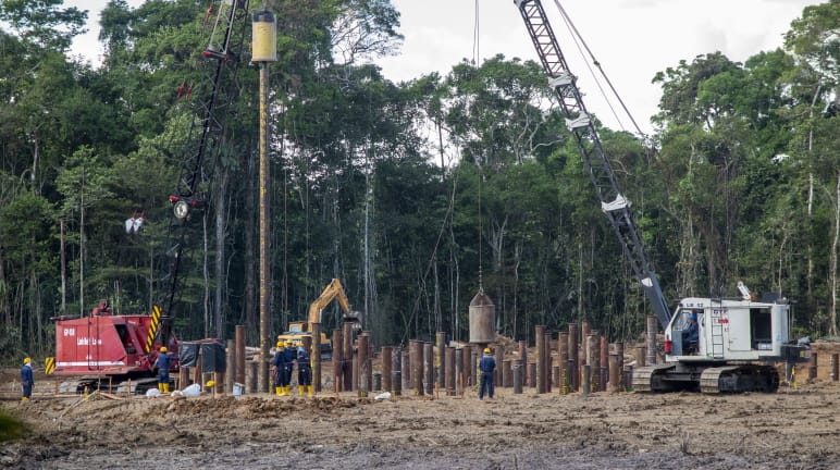 Infraestructura para la extracción petrolera en el Parque Nacional Yasuní