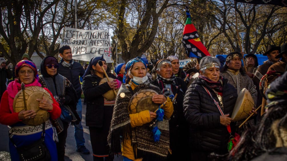 4° Marcha de los pueblos indígenas Mapuche-Tehuelche de Río Negro a la capital provincial, con un extenso pliego de reclamos por la falta de perspectiva indígena de los fallos del Poder Judicial rionegrino.