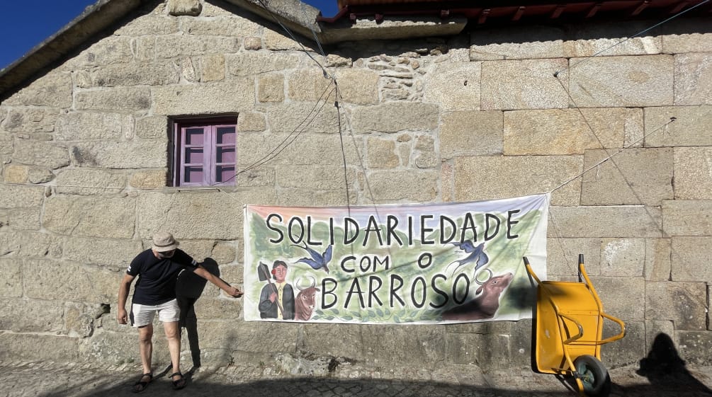 Pancarta con la leyenda "Solidaridad con Barroso"