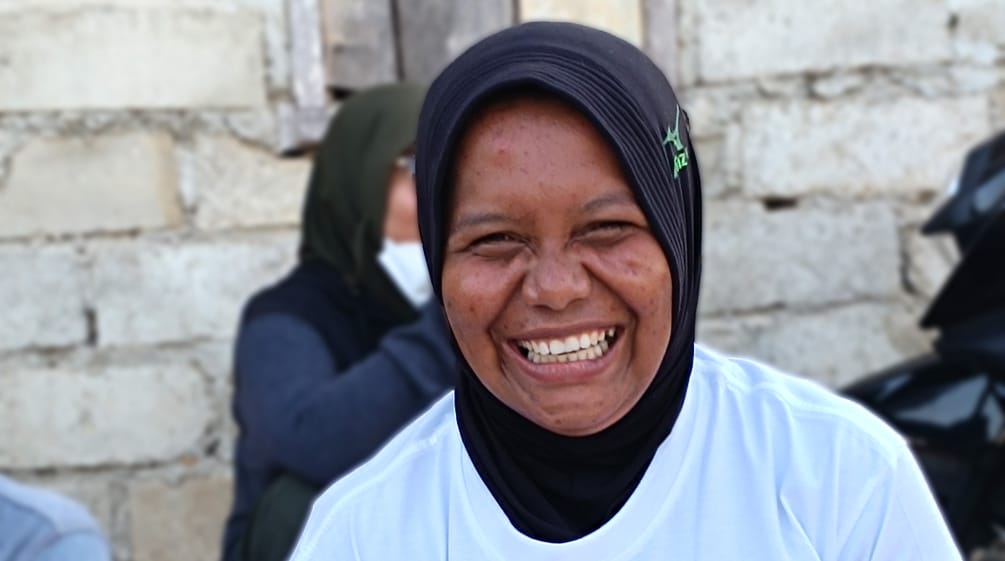 Haslilin (Mama Kilia), de su comunidad Torobulu, en Sulawesi, Indonesia