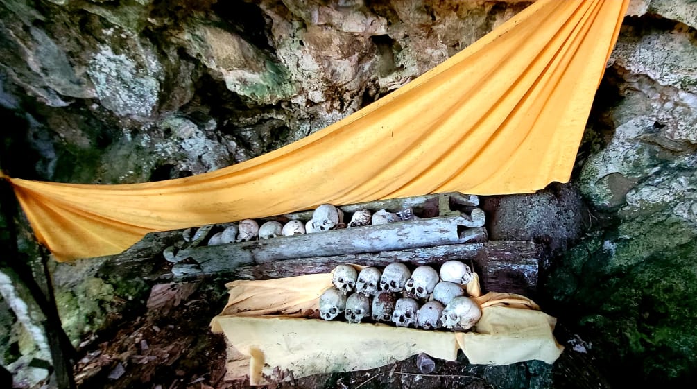 Cráneos de los antepasados. Se mantienen en una cueva