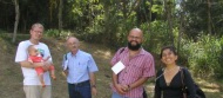 Ricardo Carrere entre Klaus Schenck de Salva la Selva, Isaac Rojas y Luci Escobar